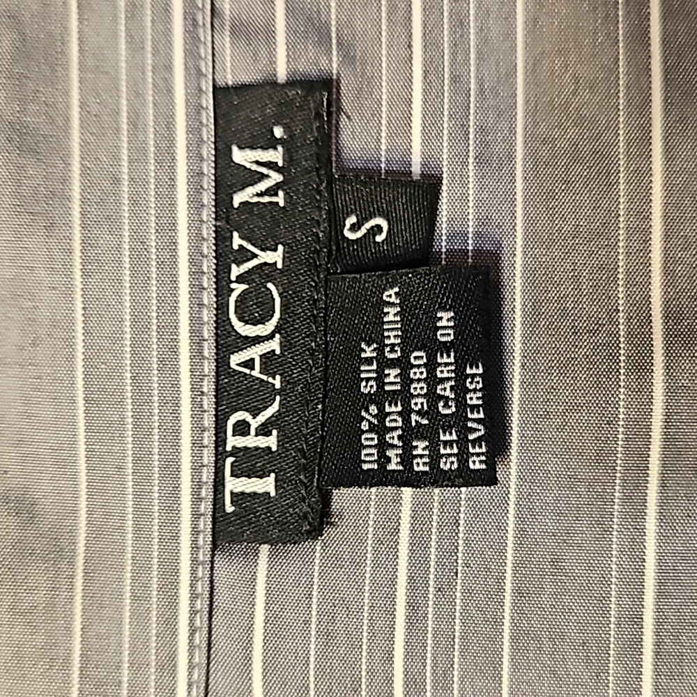 VTG Tracy M. 100% Silk Gray Button Blouse With White Pinstripes 3/4 Inch Sleeves - Picture 8 of 8